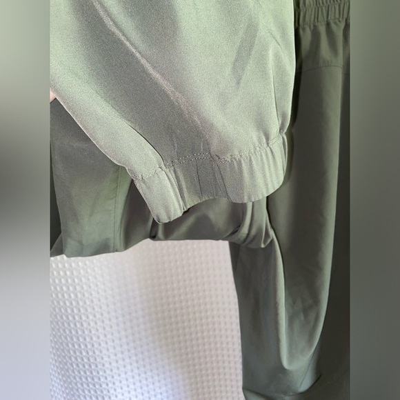 Women’s Kyodan army green KEEP IT MOVING crop pants size Large - Picture 10 of 15
